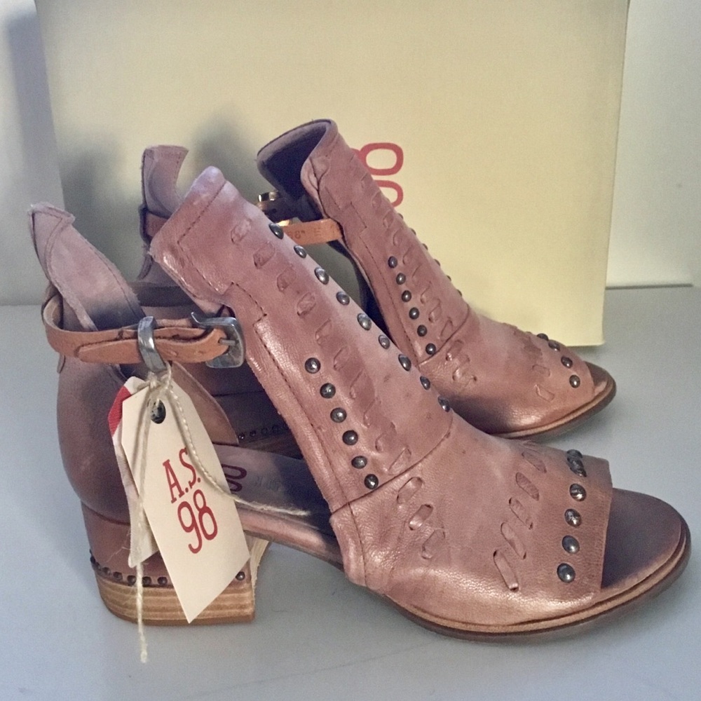 A.S.98 Pink and Cream Sandals with Cut-Out Details